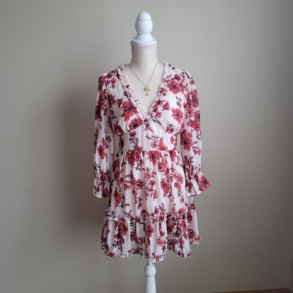 Beatiful Flowy Ivory White Floral dress - Picture 4 of 6